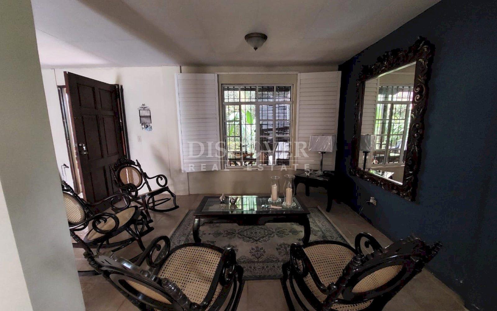  2-story house for sale in Villa Fontana.