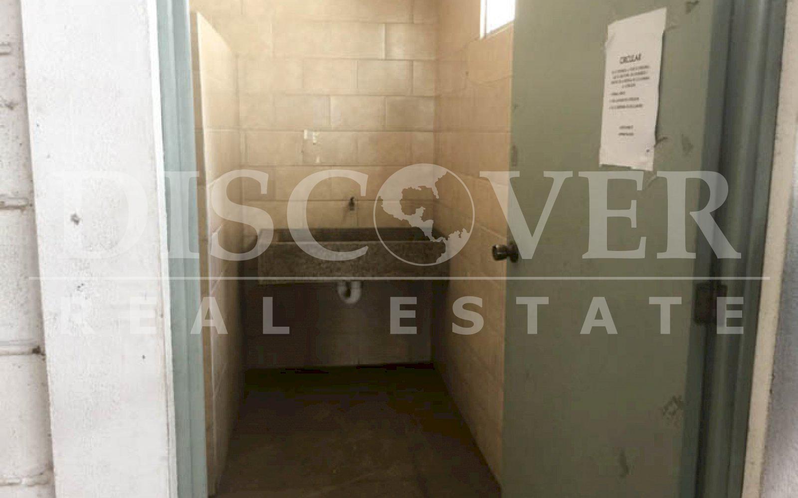 https://images.discovernica.com/propiedad/1600/bodega_venta_carretera_nueva_le_n_id_10580_4.jpg