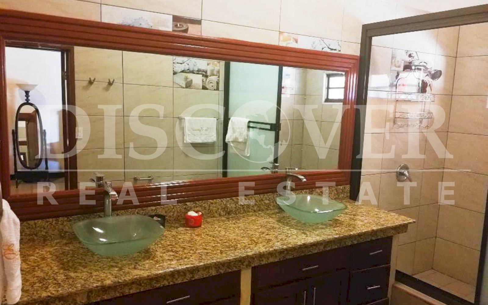 https://images.discovernica.com/propiedad/1600/casa_6_habitaciones_5_ba_os_3_salas_2_cocina_ID_11463_2.jpg