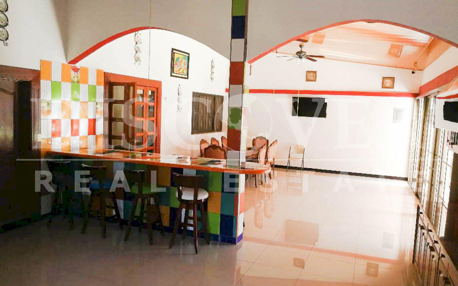 https://images.discovernica.com/propiedad/1600/casa_6_habitaciones_5_ba_os_3_salas_2_cocina_ID_11463_8.jpg