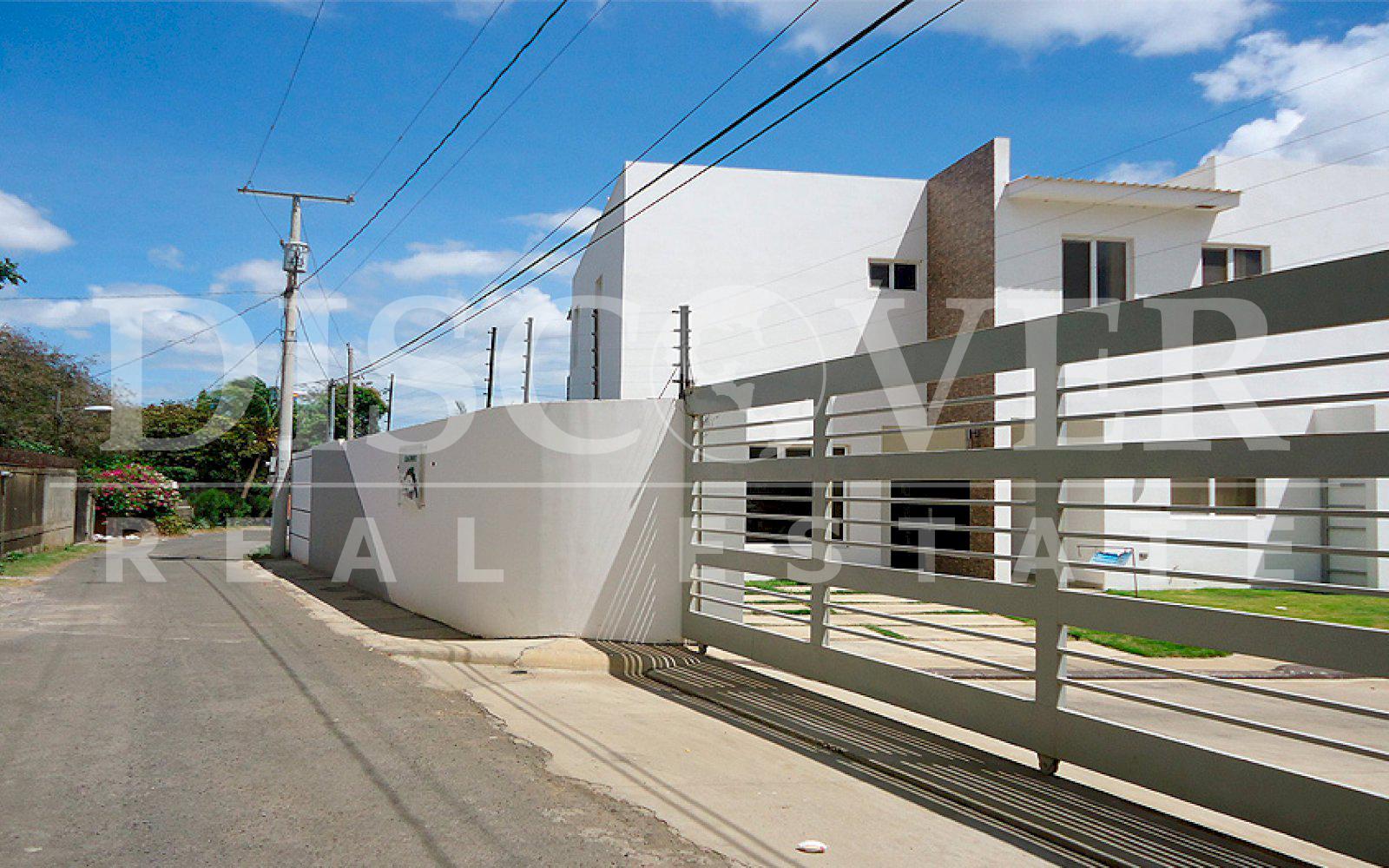  House for Rent in the Condominium Palmiras of Santo Domingo ID 9759