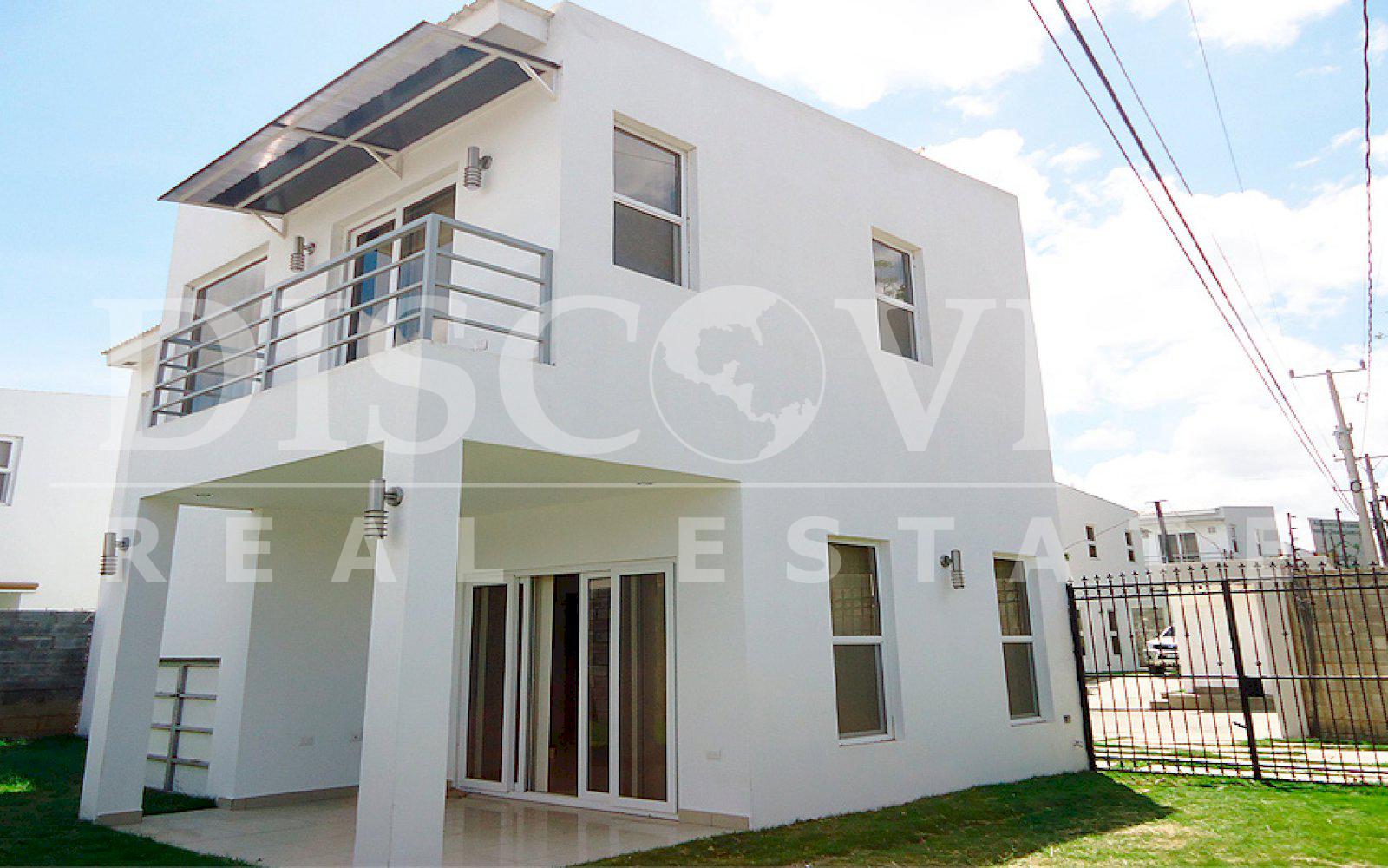  House for Rent in the Condominium Palmiras of Santo Domingo ID 9759