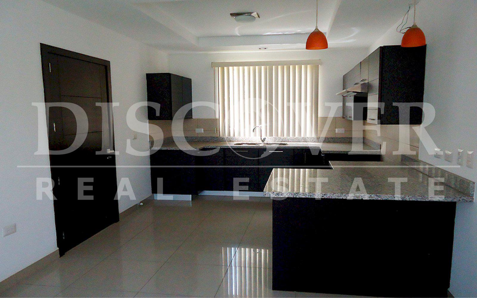  House for Rent in the Condominium Palmiras of Santo Domingo ID 9759