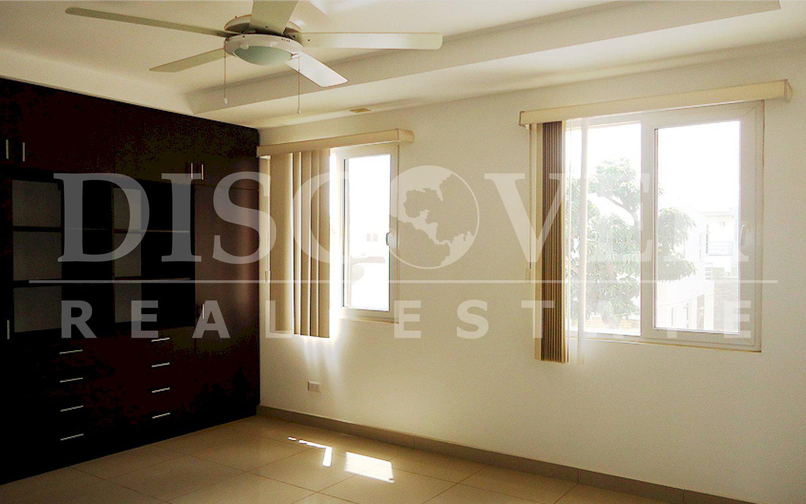  House for Rent in the Condominium Palmiras of Santo Domingo ID 9759
