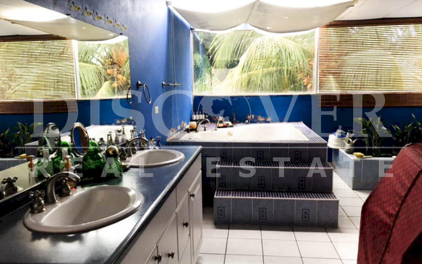 https://images.discovernica.com/propiedad/1600/casa_de_2_niveles_amueblada_en_venta_y_renta_en_las_colinas_id_11132_19.jpg