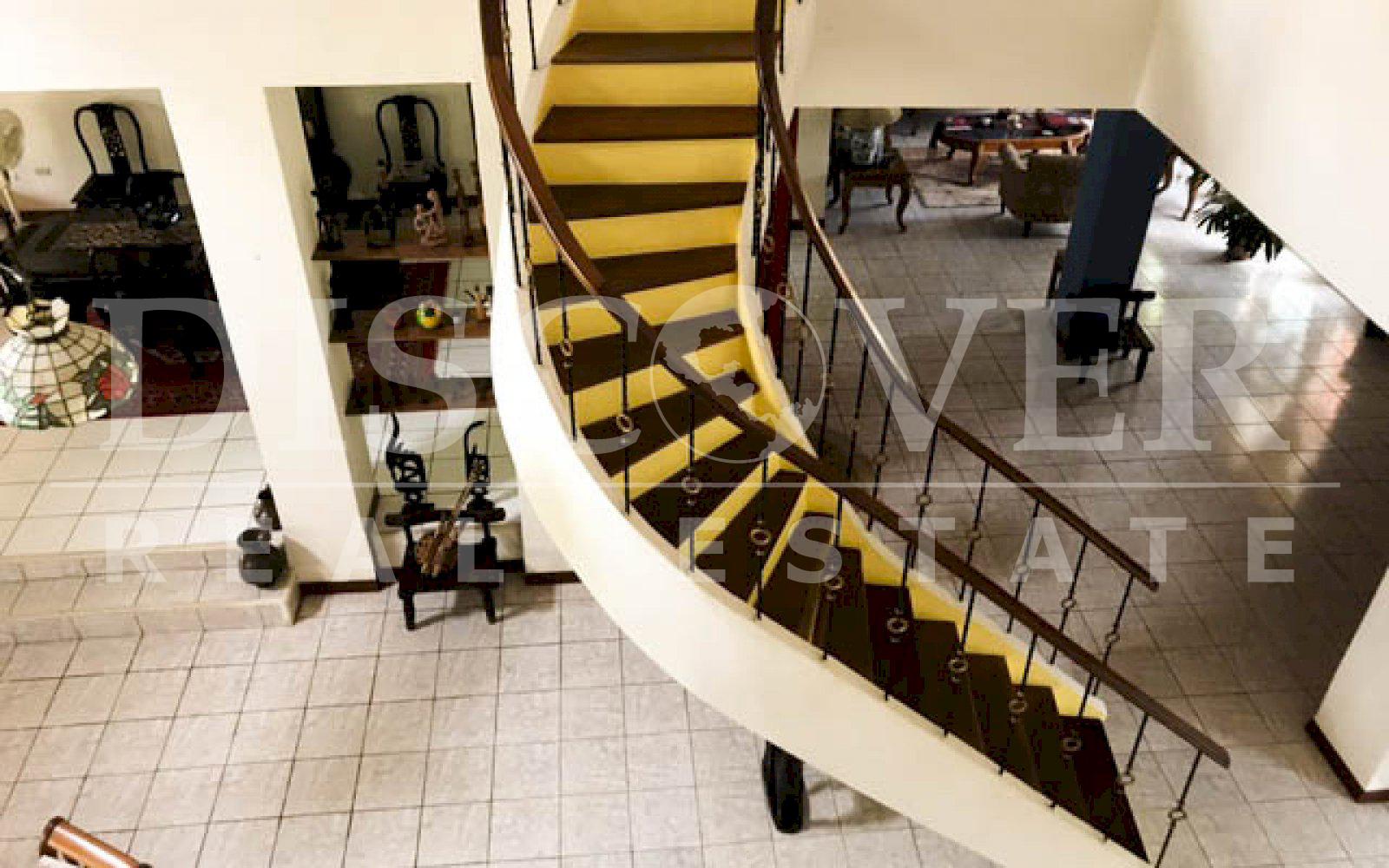 https://images.discovernica.com/propiedad/1600/casa_de_2_niveles_amueblada_en_venta_y_renta_en_las_colinas_id_11132_23.jpg