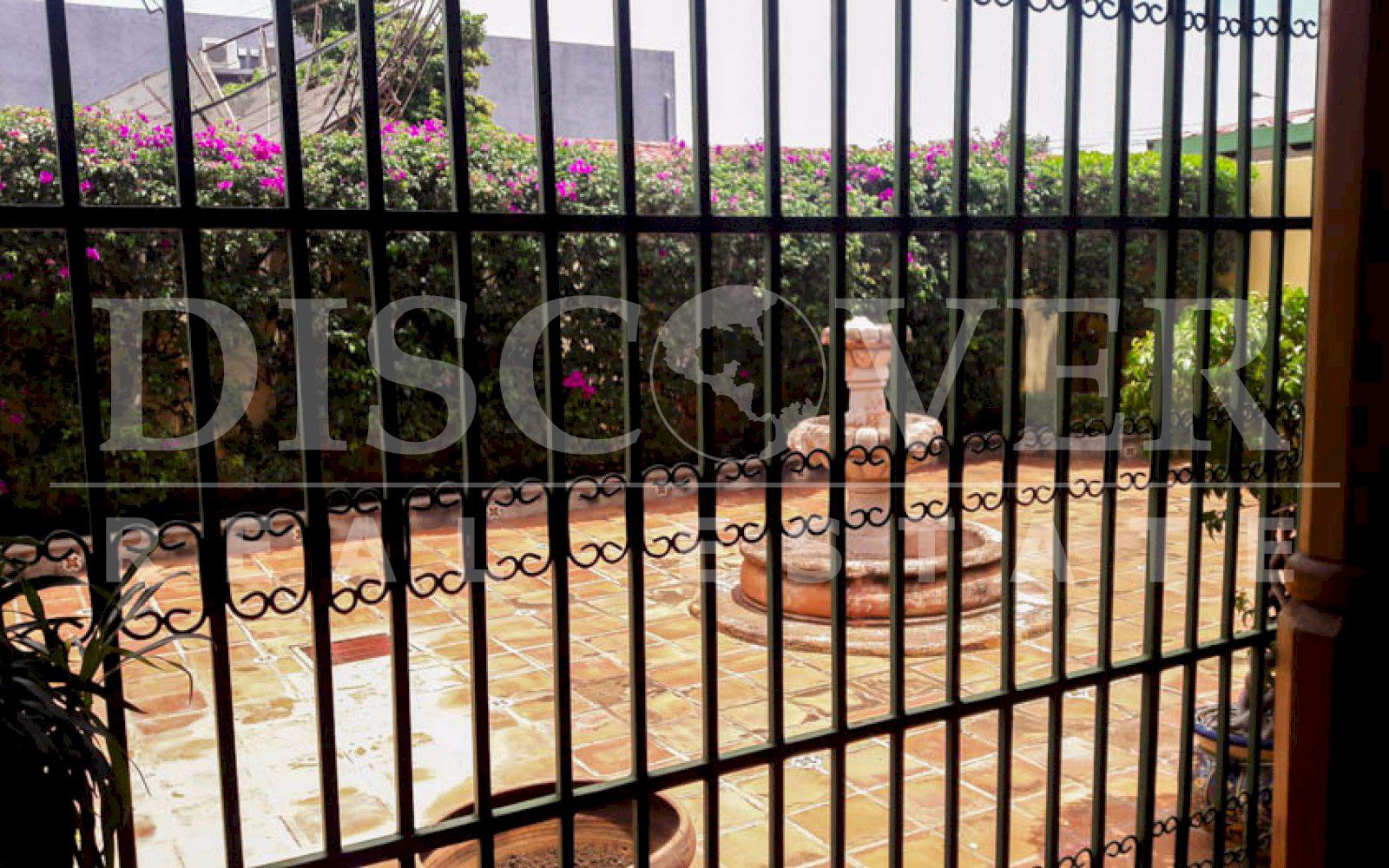https://images.discovernica.com/propiedad/1600/casa_renta_colonial_los_robles_4_habitaciones_3_ba_os_sala_cocina_ID11213.jpg