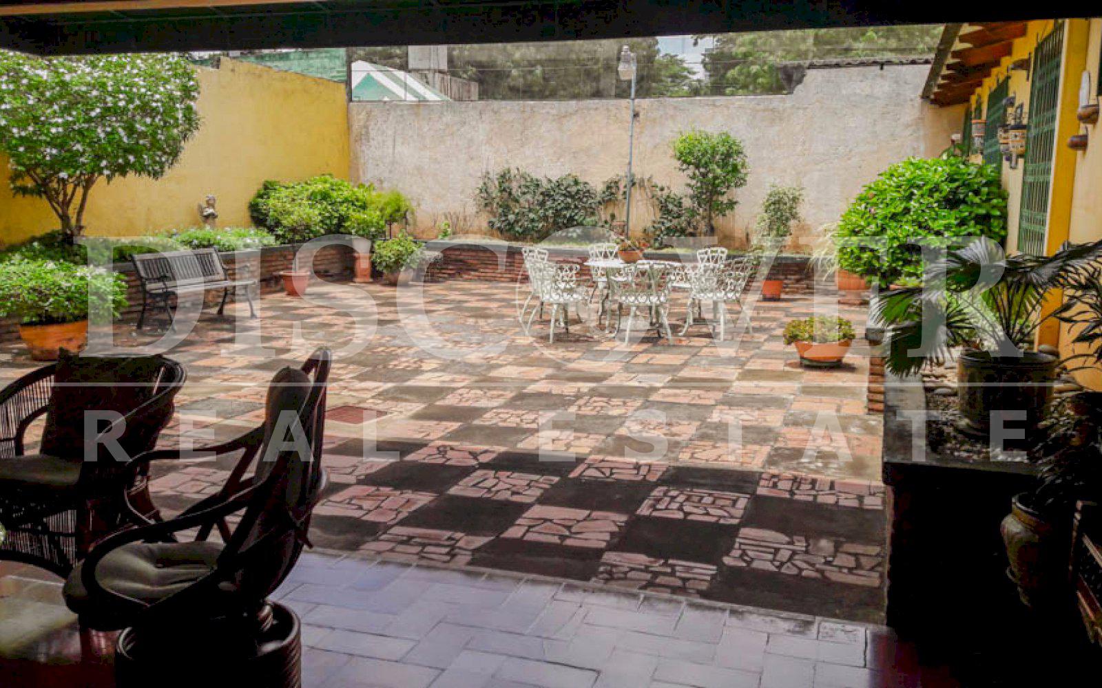 https://images.discovernica.com/propiedad/1600/casa_renta_colonial_los_robles_4_habitaciones_3_ba_os_sala_cocina_ID11213_11.jpg