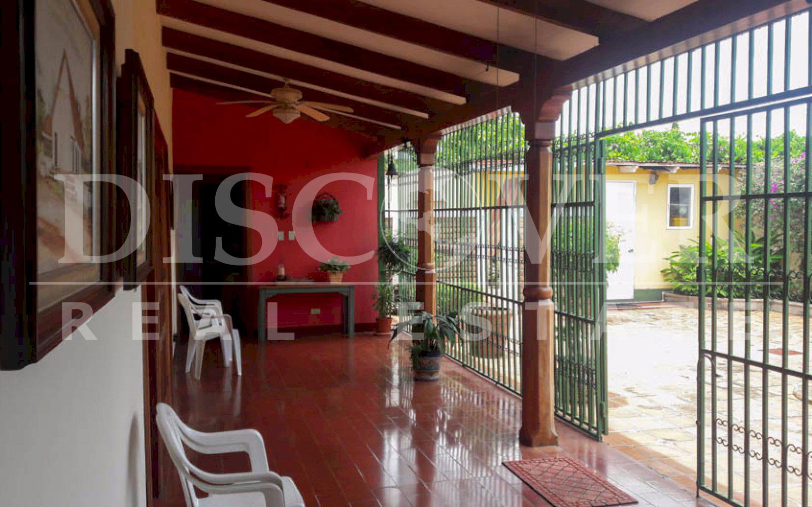 https://images.discovernica.com/propiedad/1600/casa_renta_colonial_los_robles_4_habitaciones_3_ba_os_sala_cocina_ID11213_12.jpg