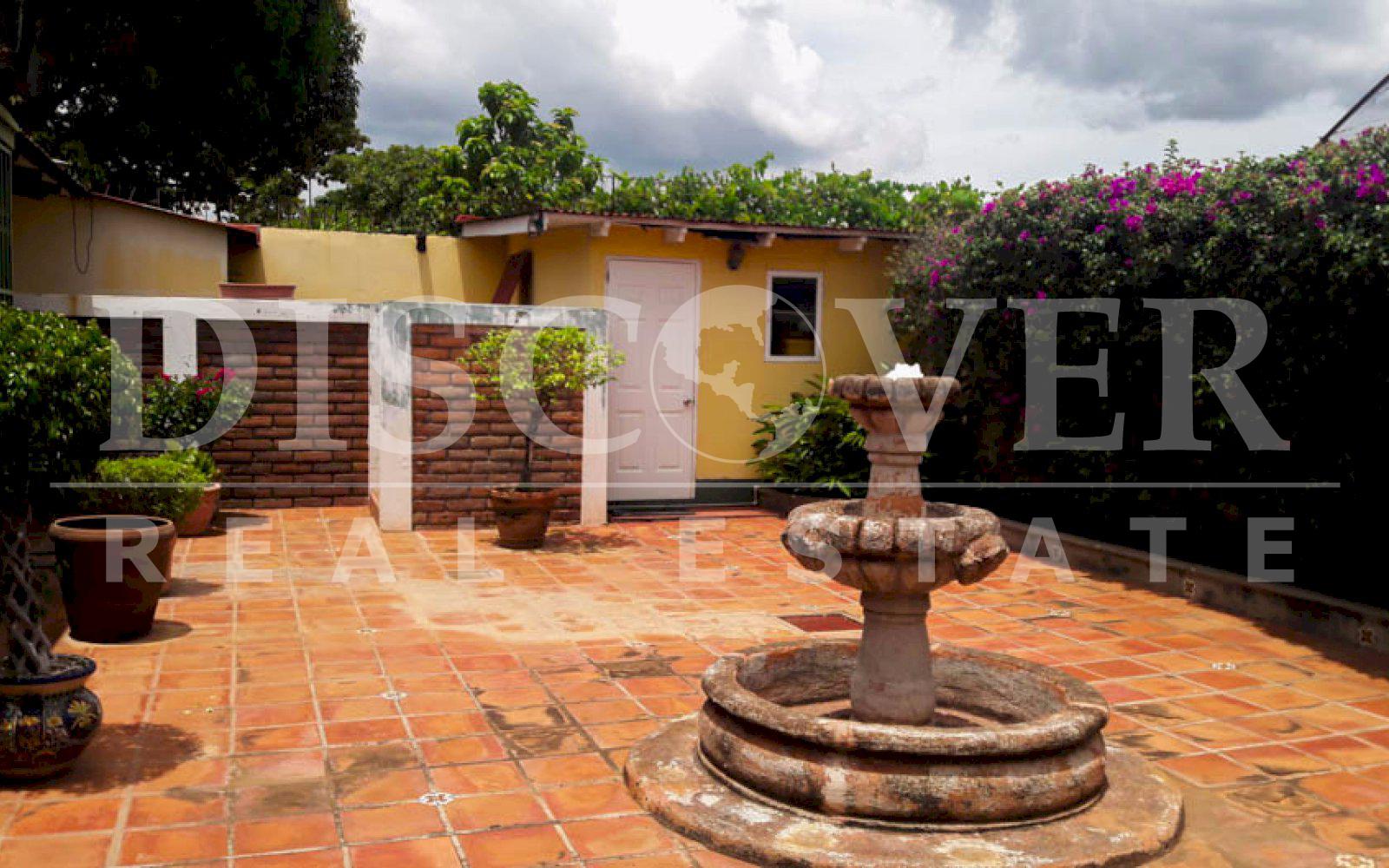 https://images.discovernica.com/propiedad/1600/casa_renta_colonial_los_robles_4_habitaciones_3_ba_os_sala_cocina_ID11213_3.jpg