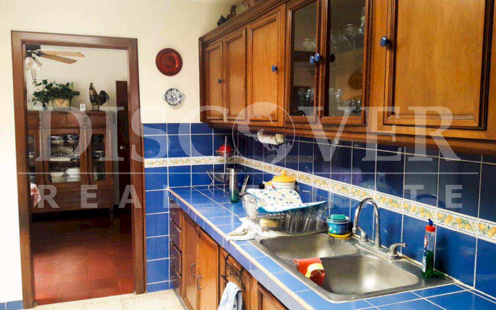 https://images.discovernica.com/propiedad/1600/casa_renta_colonial_los_robles_4_habitaciones_3_ba_os_sala_cocina_ID11213_9.jpg