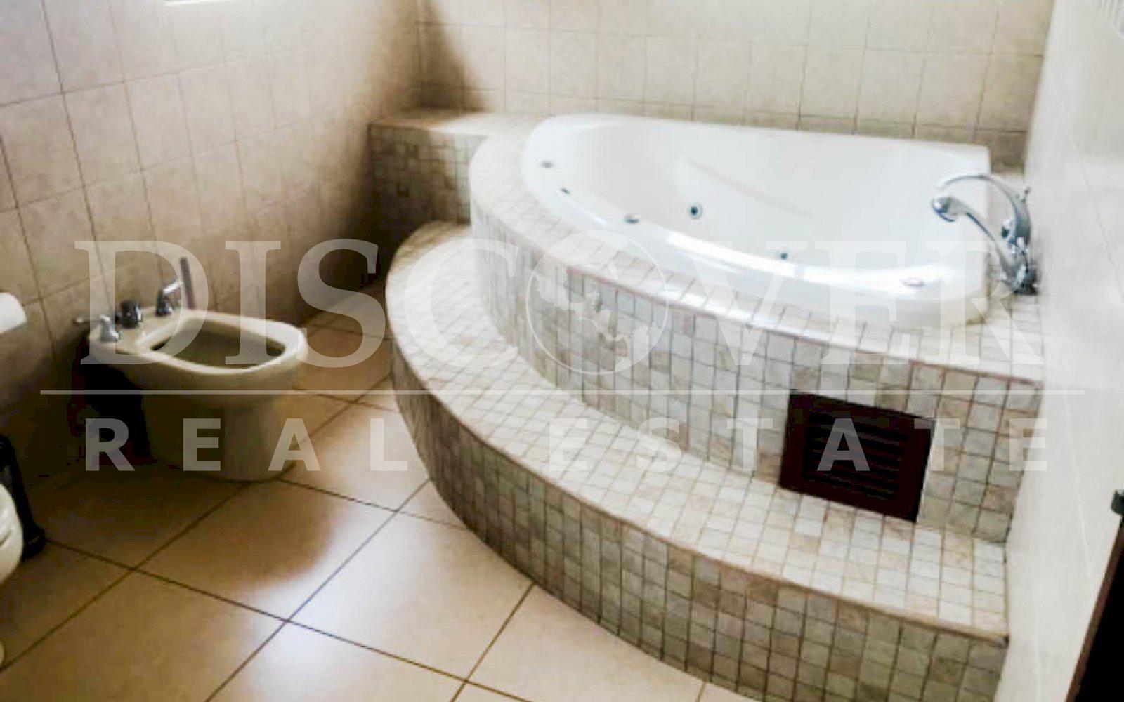 https://images.discovernica.com/propiedad/1600/casa_renta_las_cumbres_4_habitaciones_swimming_pool_ID11563_3.jpg