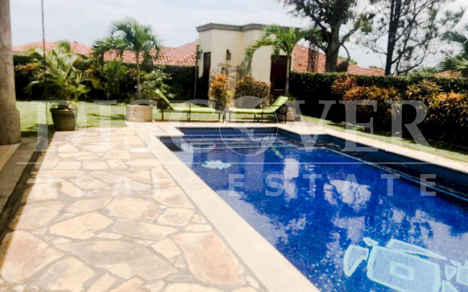 https://images.discovernica.com/propiedad/1600/casa_renta_las_cumbres_4_habitaciones_swimming_pool_ID11563_9.jpg