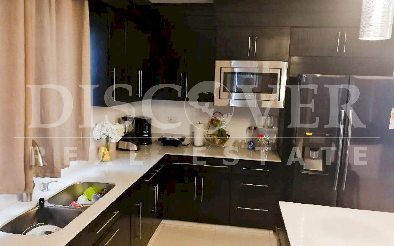 https://images.discovernica.com/propiedad/1600/casa_renta_venta_3_dormitorios_dos_terrazas_sala_comedor_ID_11495_10.jpg