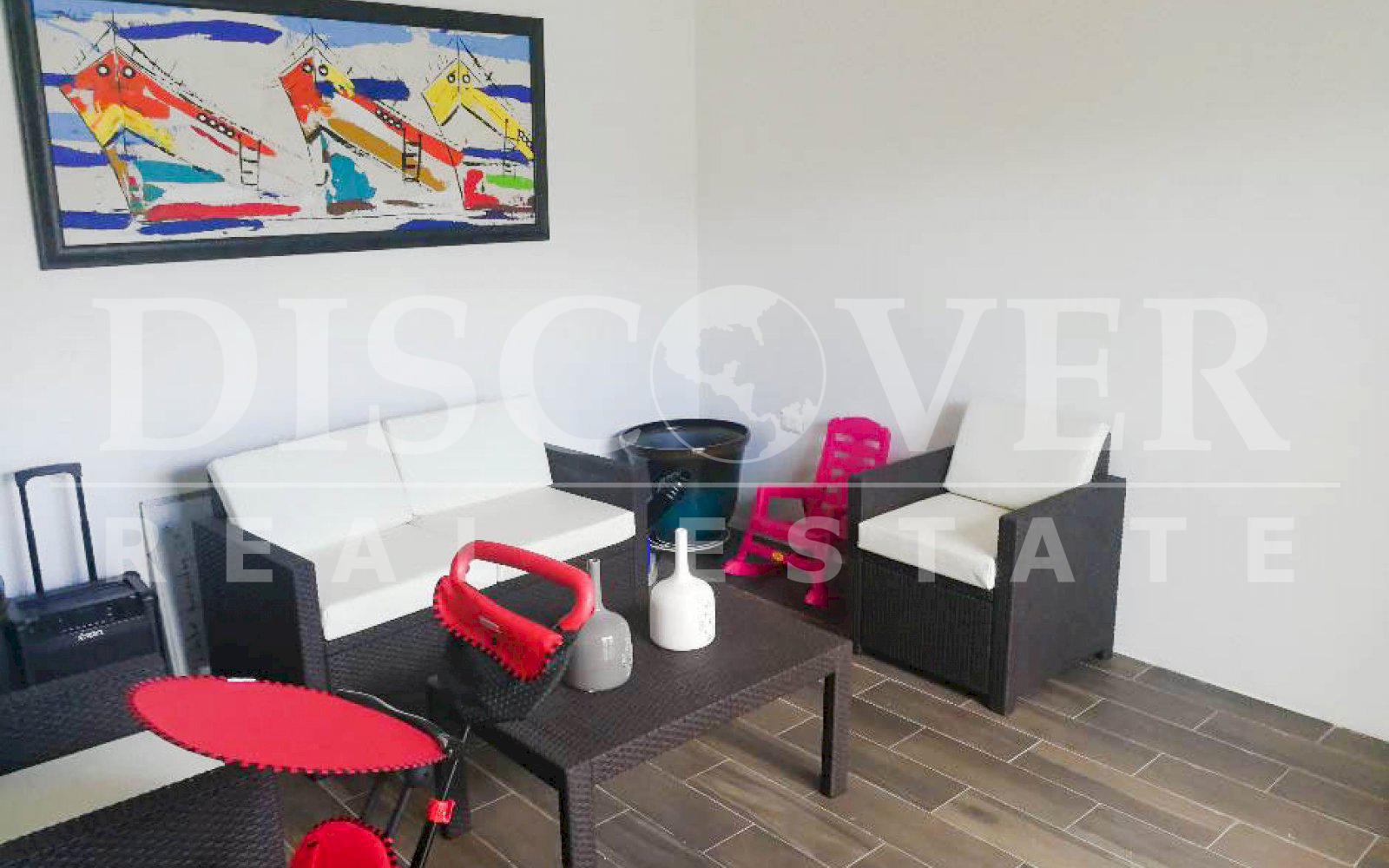 https://images.discovernica.com/propiedad/1600/casa_renta_venta_3_dormitorios_dos_terrazas_sala_comedor_ID_11495_6.jpg