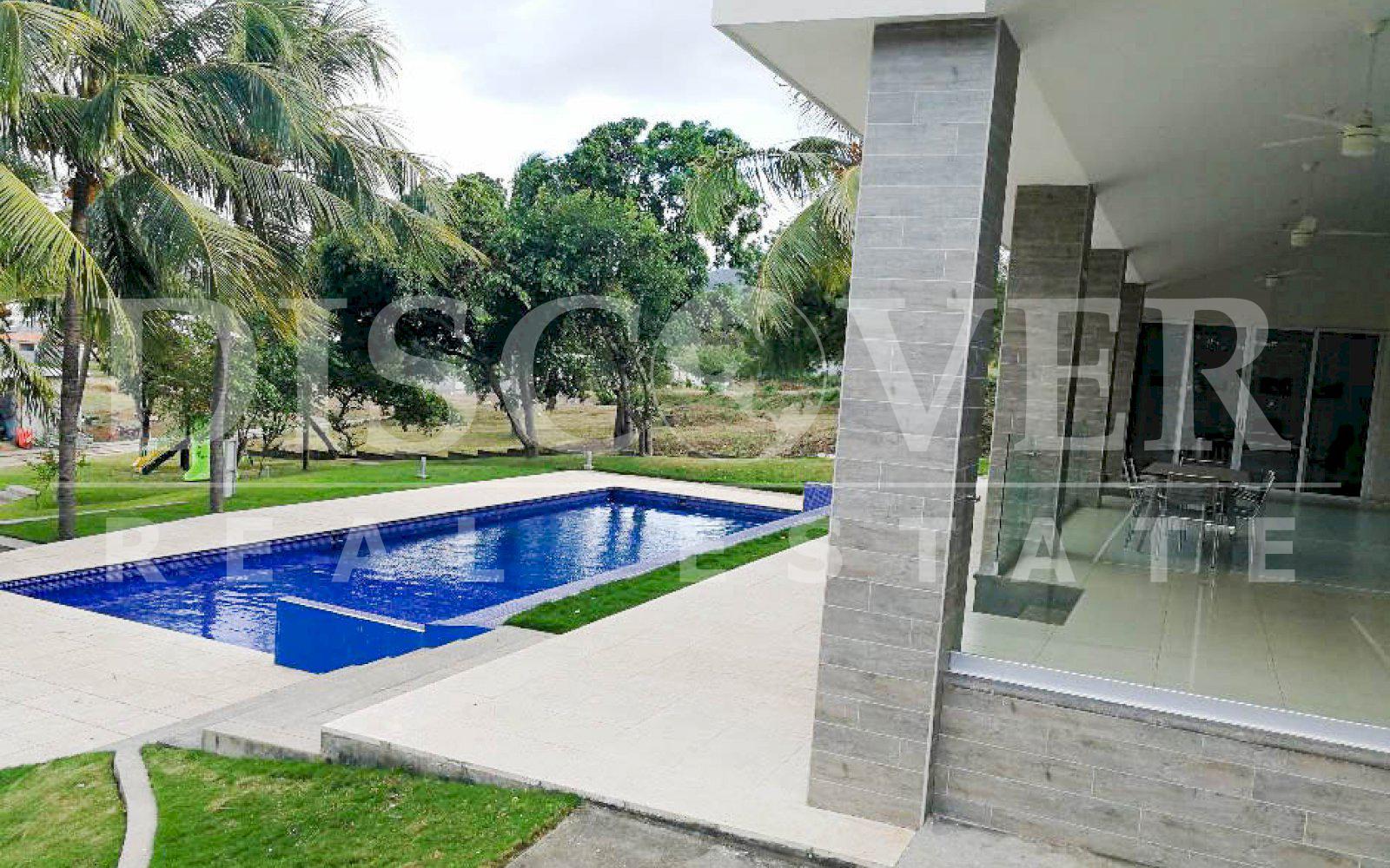 https://images.discovernica.com/propiedad/1600/casa_renta_venta_3_dormitorios_dos_terrazas_sala_comedor_ID_11495_7.jpg