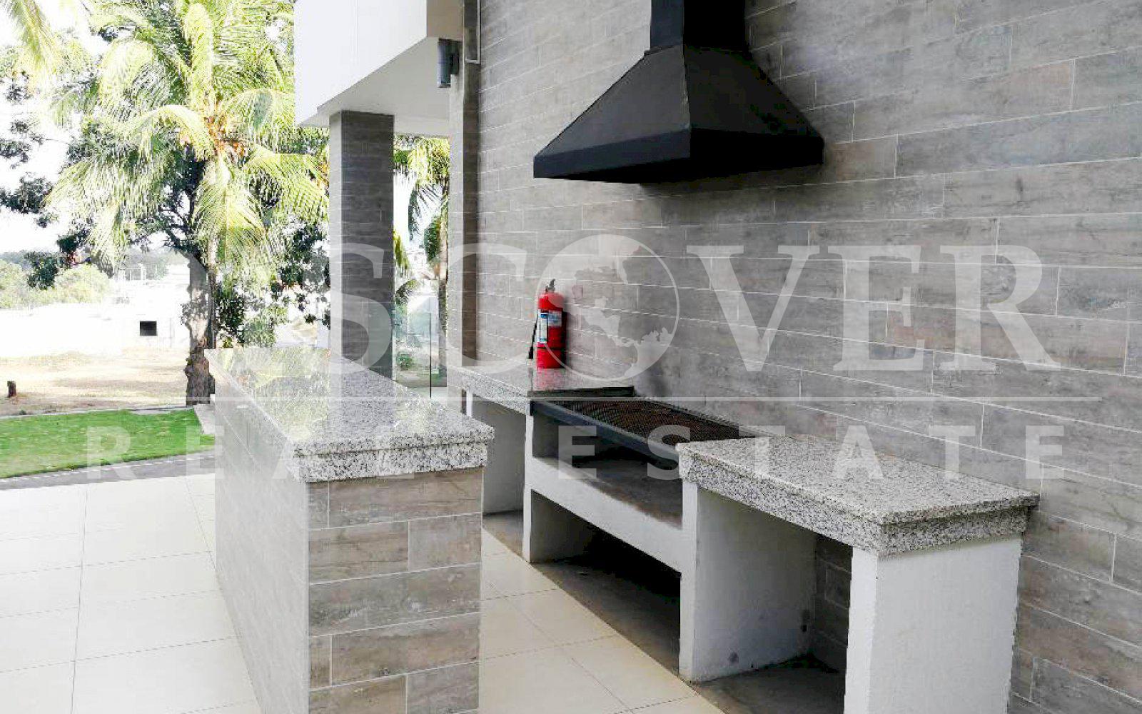 https://images.discovernica.com/propiedad/1600/casa_renta_venta_3_dormitorios_dos_terrazas_sala_comedor_ID_11495_8.jpg