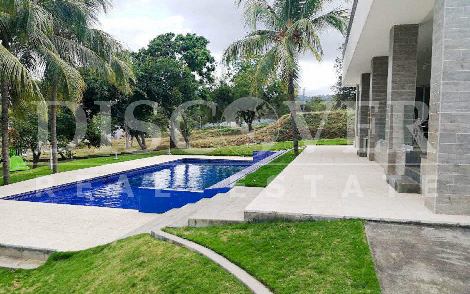 https://images.discovernica.com/propiedad/1600/casa_renta_venta_3_dormitorios_dos_terrazas_sala_comedor_ID_11495_9.jpg