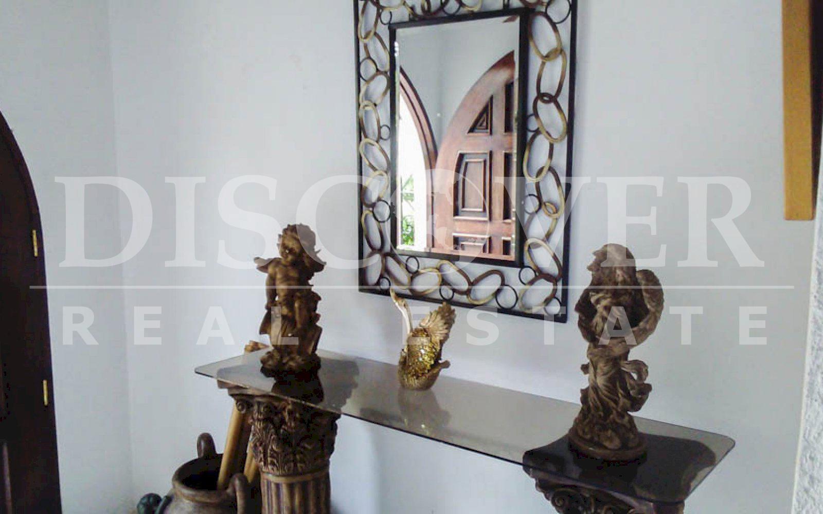 https://images.discovernica.com/propiedad/1600/casa_venta_renta_santo_domingo_managua_nicaragua_2_500_vrs2_300_mts2_construccion_U_380_000_U_2_000_4_habitaciones_3.5_ba_os_4.jpg