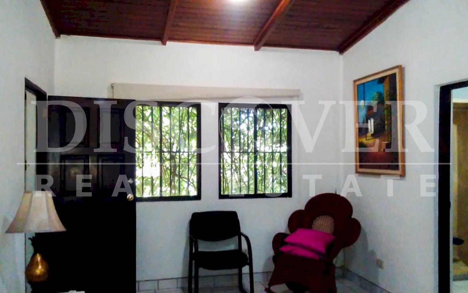 https://images.discovernica.com/propiedad/1600/casa_venta_renta_santo_domingo_managua_nicaragua_2_500_vrs2_300_mts2_construccion_U_380_000_U_2_000_4_habitaciones_3.5_ba_os_7.jpg