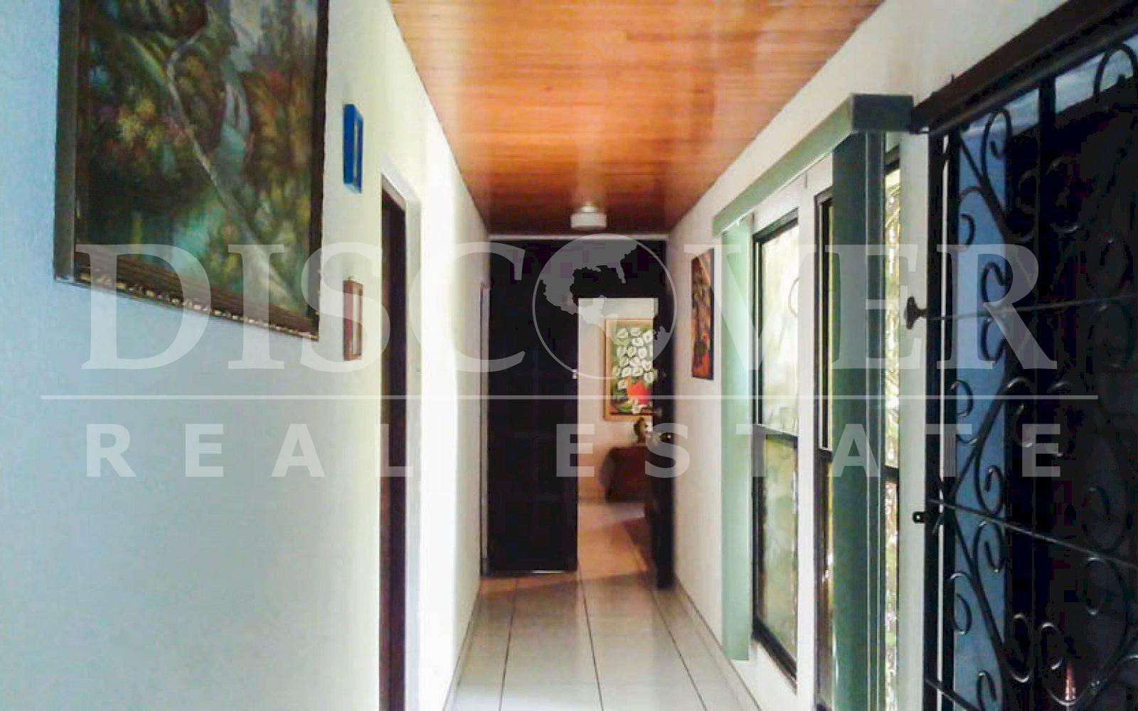 https://images.discovernica.com/propiedad/1600/casa_venta_renta_santo_domingo_managua_nicaragua_2_500_vrs2_300_mts2_construccion_U_380_000_U_2_000_4_habitaciones_3.5_ba_os_9.jpg