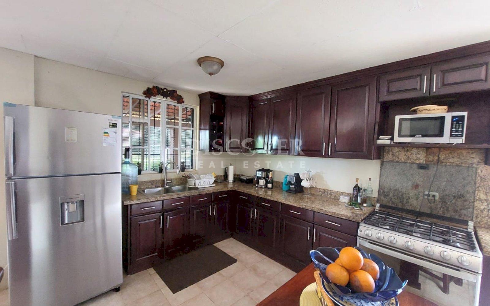  2-story house for sale in Villa Fontana.