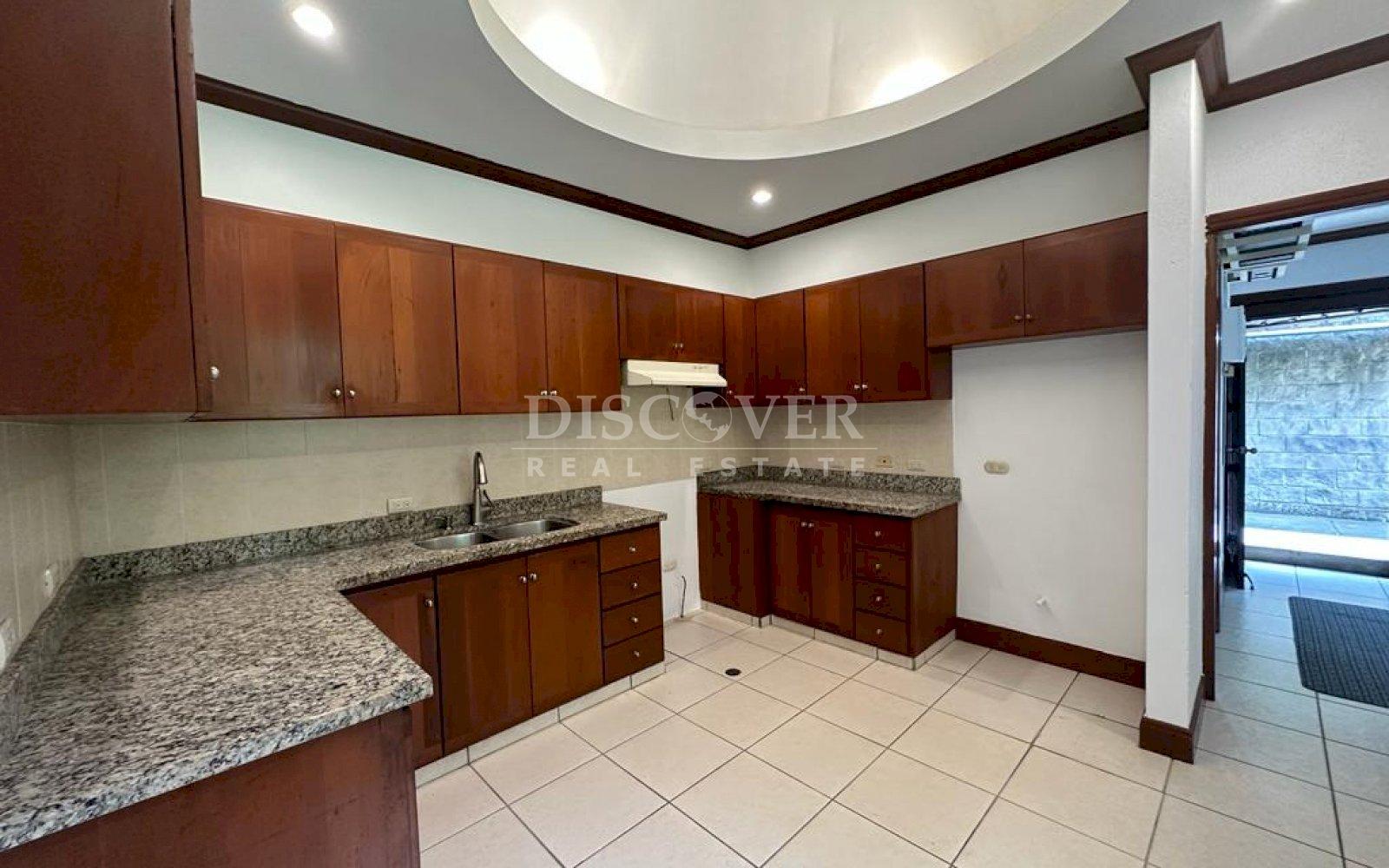  Beautiful home for sale and rent in Villa Fontana Sur ID 12326