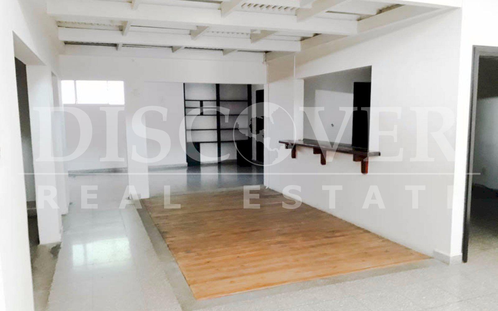 https://images.discovernica.com/propiedad/1600/espectacular_casa_renta_los_robles_5_habitaciones_sala_comedor_area_de_servicio_ID11263_2.jpg