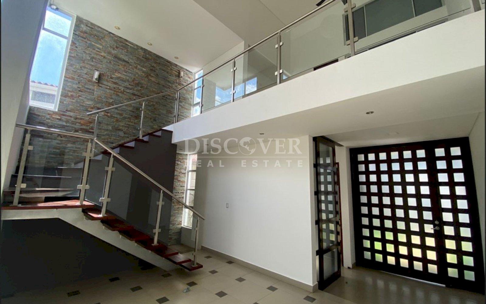 https://images.discovernica.com/propiedad/1600/eth54hetreshrrth.jpg