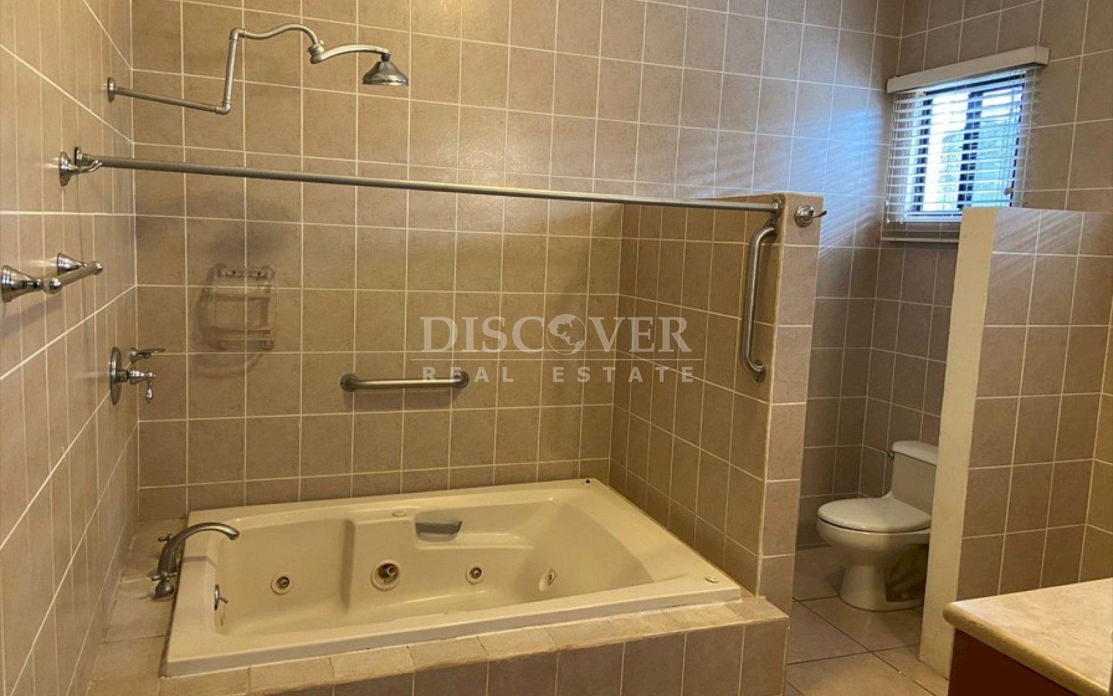 https://images.discovernica.com/propiedad/1600/fvswergthjy.jpg