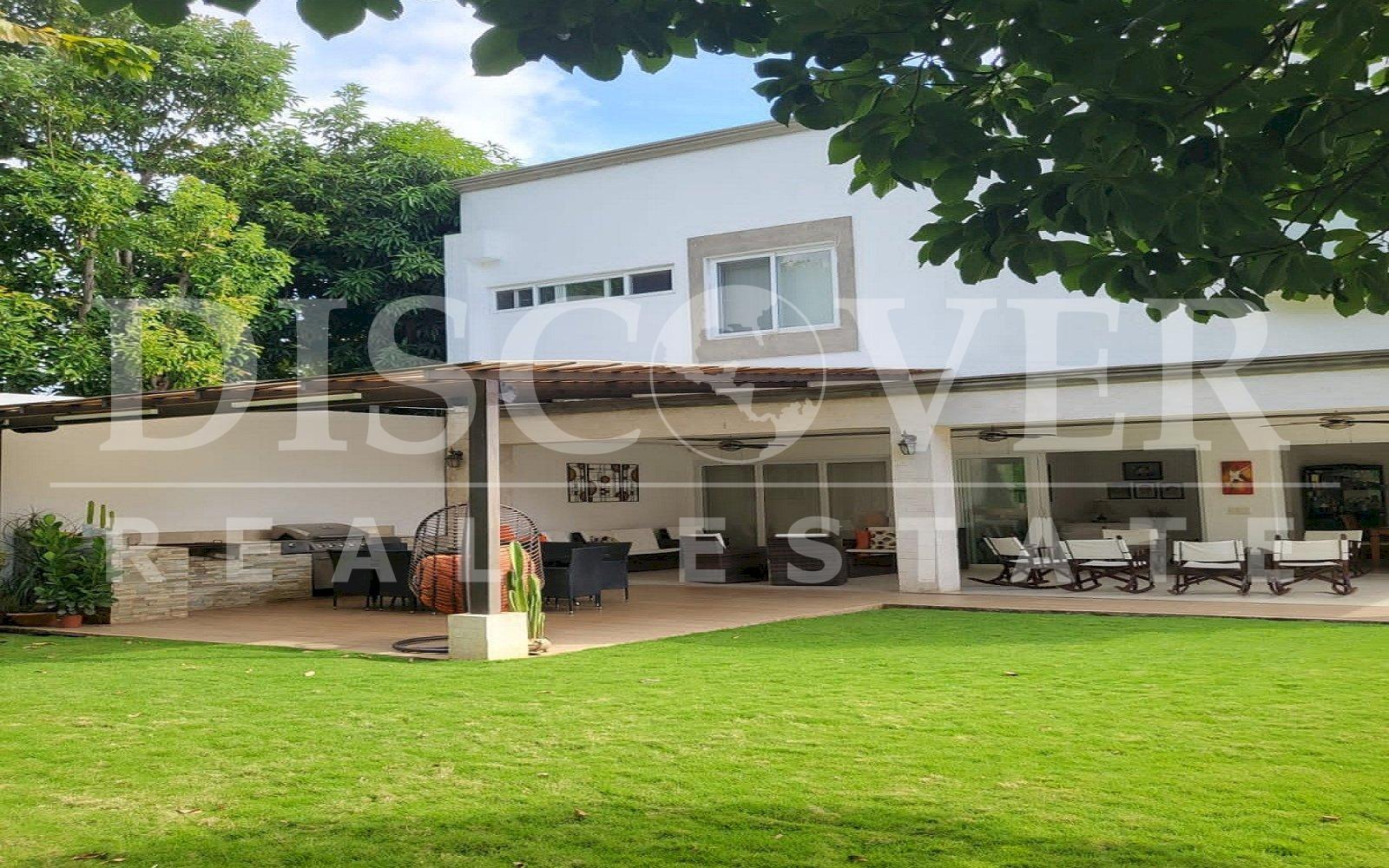 https://images.discovernica.com/propiedad/1600/fwefwefwrg.jpg