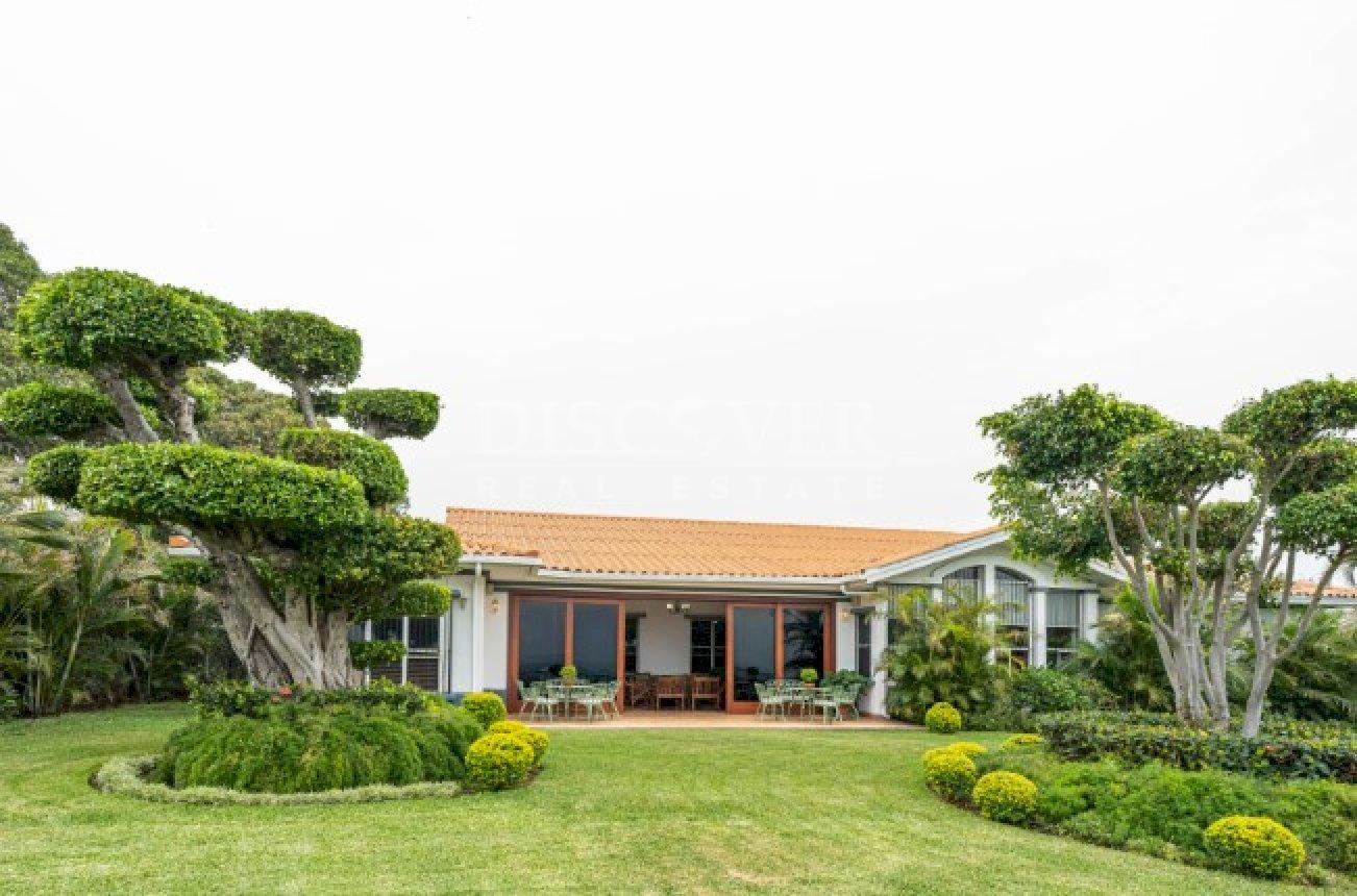  Exceptional Residence for Sale with Panoramic Views and Independent Apartment in Carretera Sur.