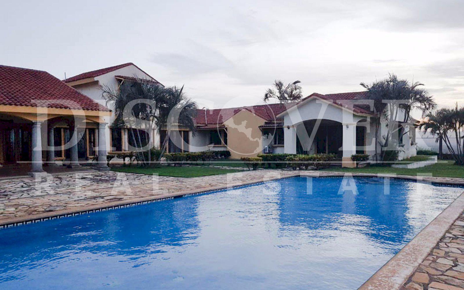 https://images.discovernica.com/propiedad/1600/hermosa_casa_altos_ticomo_5_habitaciones_6_ba_os_sala_ID11317_2.jpg