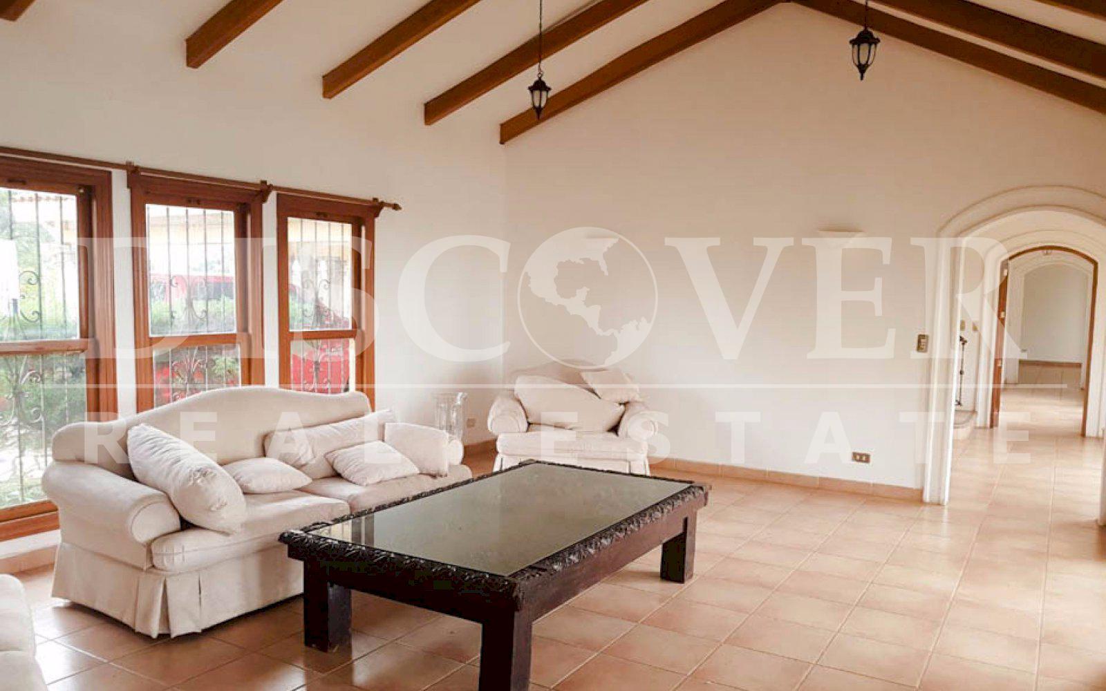 https://images.discovernica.com/propiedad/1600/hermosa_casa_altos_ticomo_5_habitaciones_6_ba_os_sala_ID11317_4.jpg