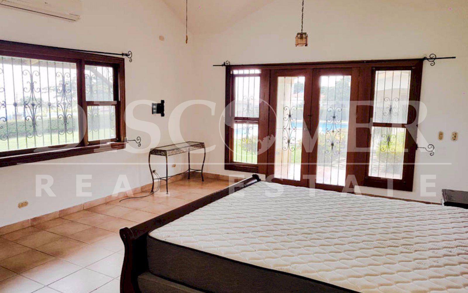 https://images.discovernica.com/propiedad/1600/hermosa_casa_altos_ticomo_5_habitaciones_6_ba_os_sala_ID11317_6.jpg