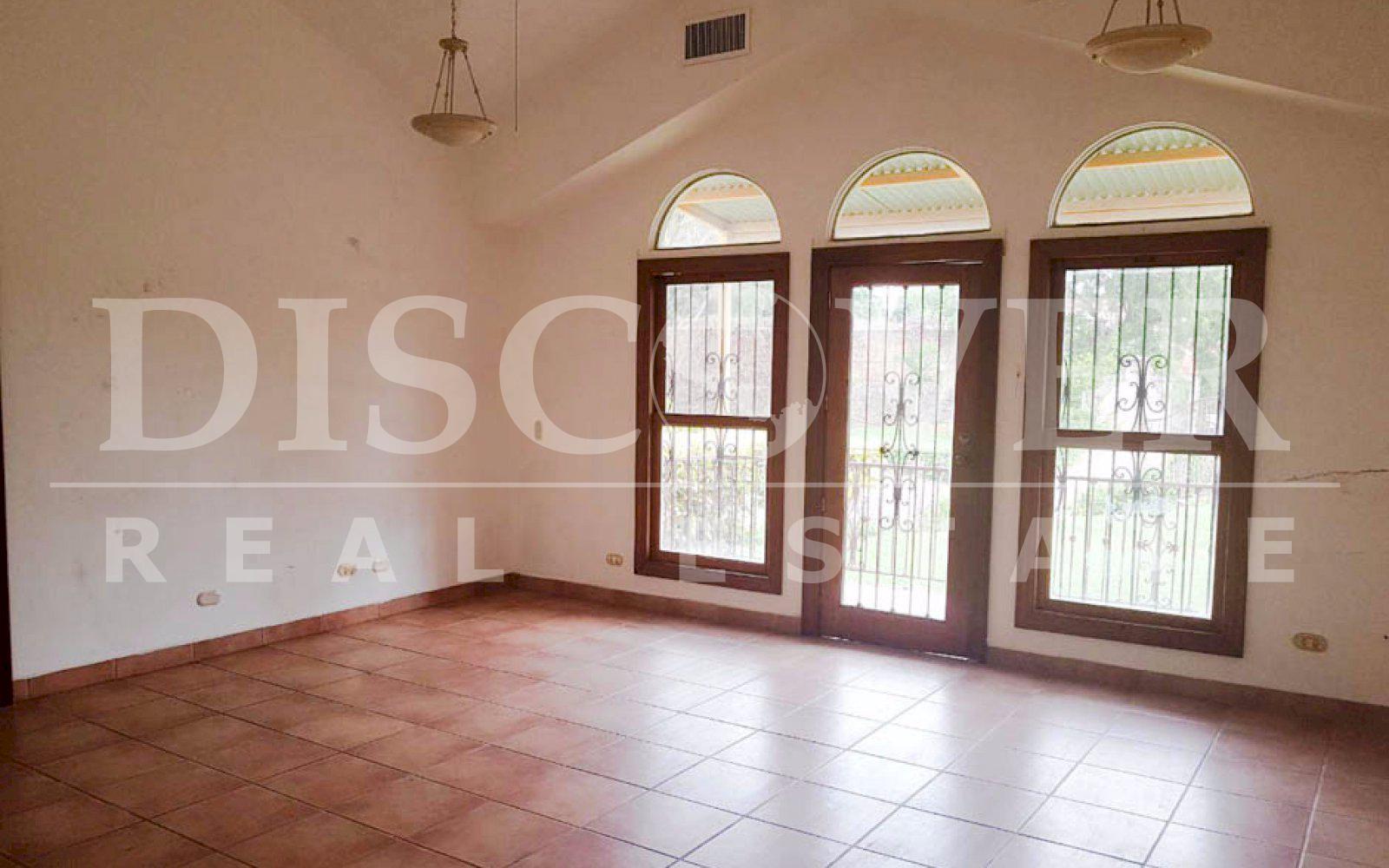 https://images.discovernica.com/propiedad/1600/hermosa_casa_altos_ticomo_5_habitaciones_6_ba_os_sala_ID11317_9.jpg