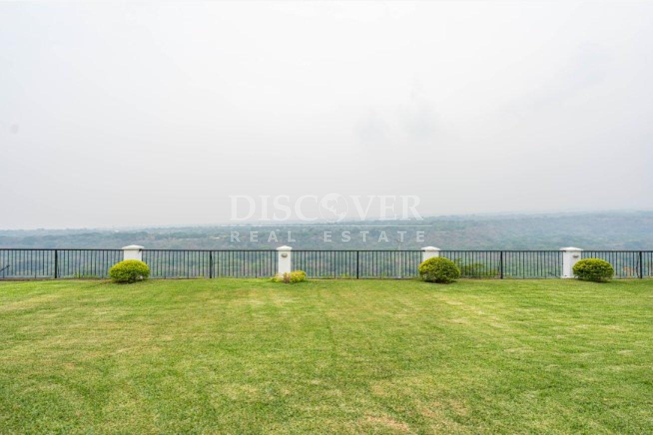  Exceptional Residence for Sale with Panoramic Views and Independent Apartment in Carretera Sur.
