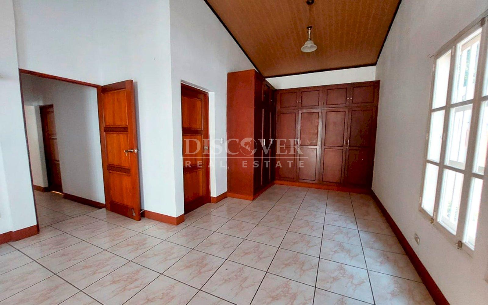  House with pool for rent located on the south road