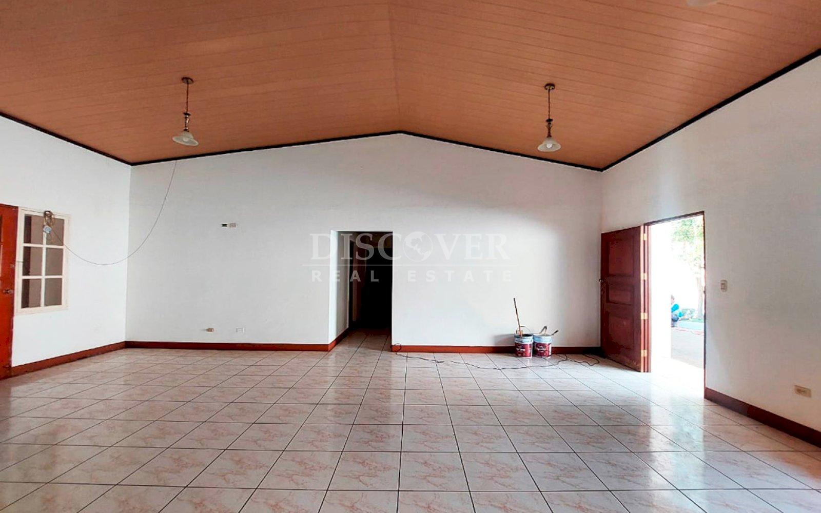  House with pool for rent located on the south road