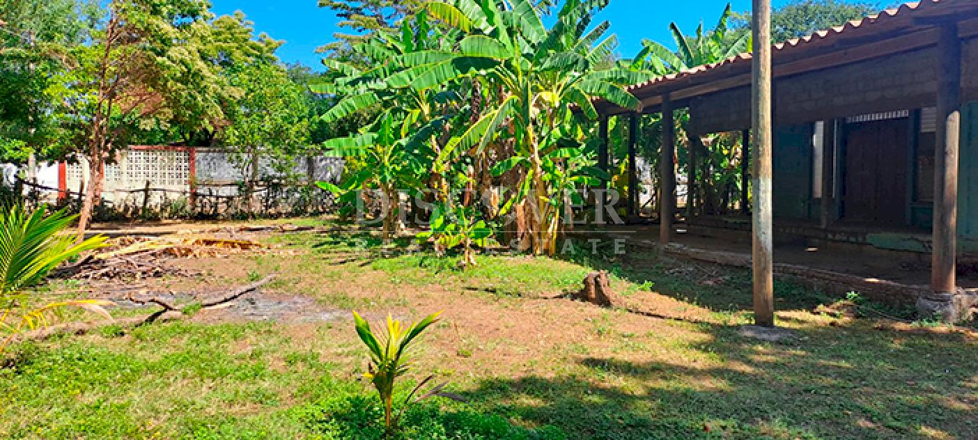  Land with house for sale in Pochomil 