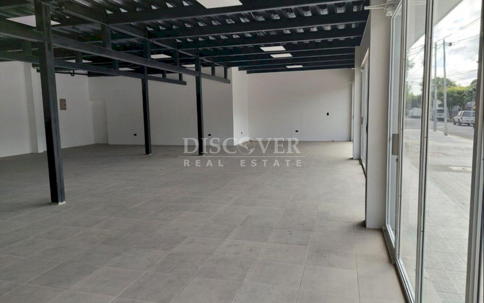  2-storey building for rent in Altamira.