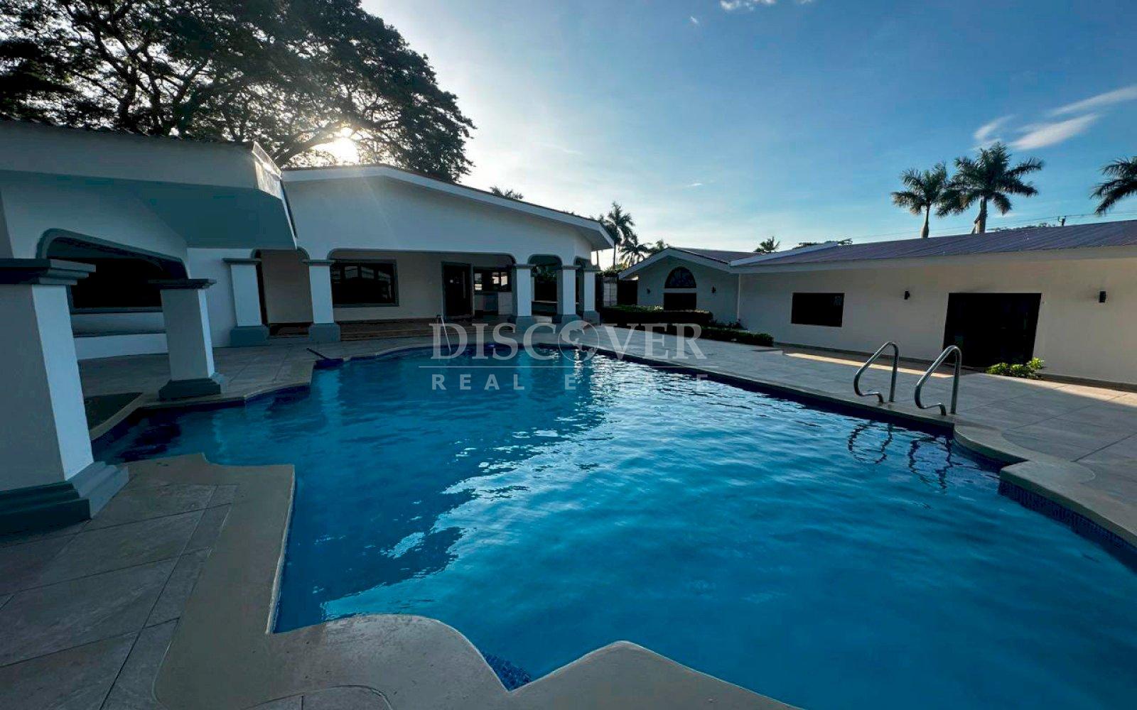  Spacious house for sale/for rent on Carretera Vieja to León