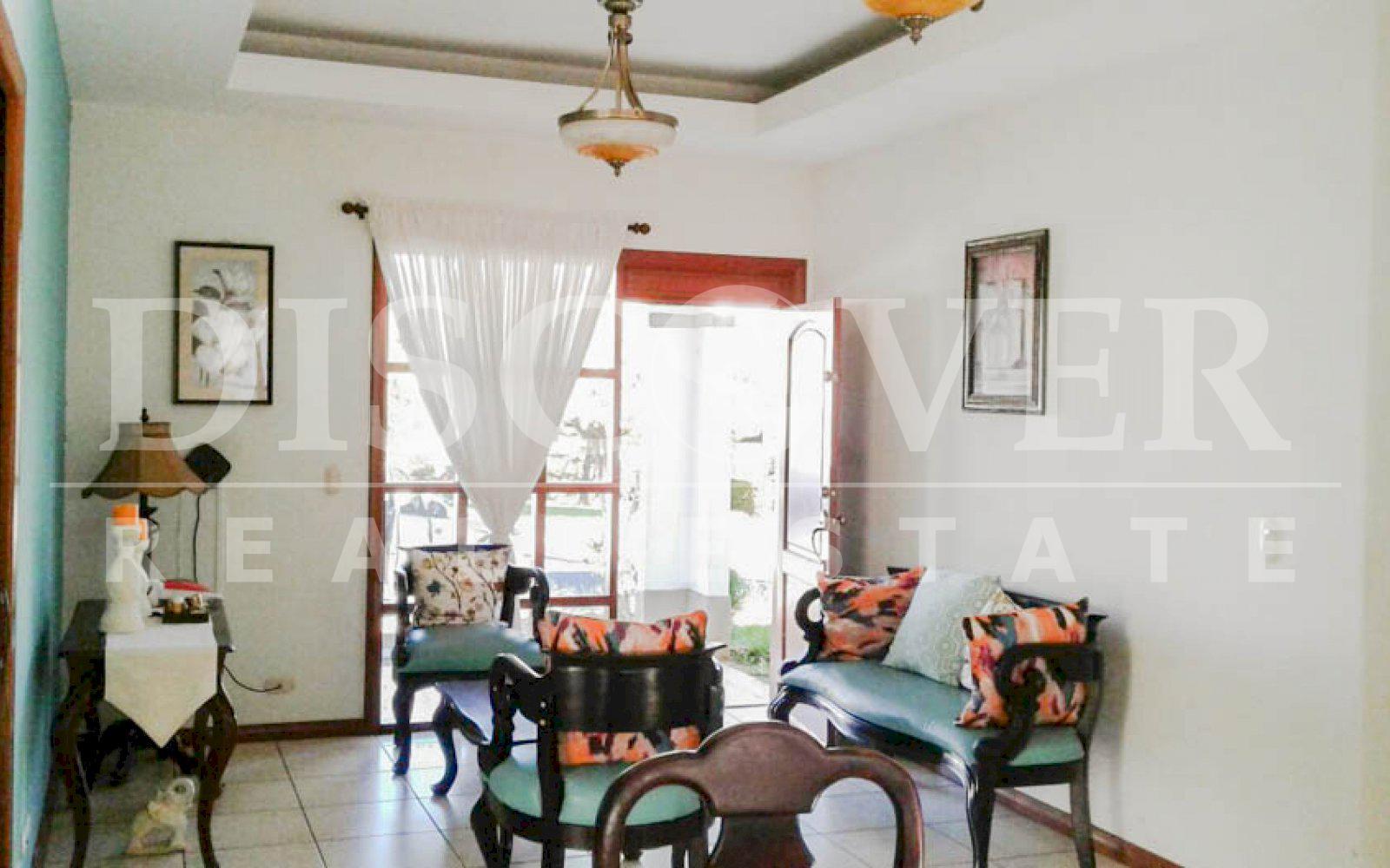 https://images.discovernica.com/propiedad/1600/preciosa_casa_venta_renta_carretera_masaya_264.037_vrs2_sala_comedor_ID11387.jpg