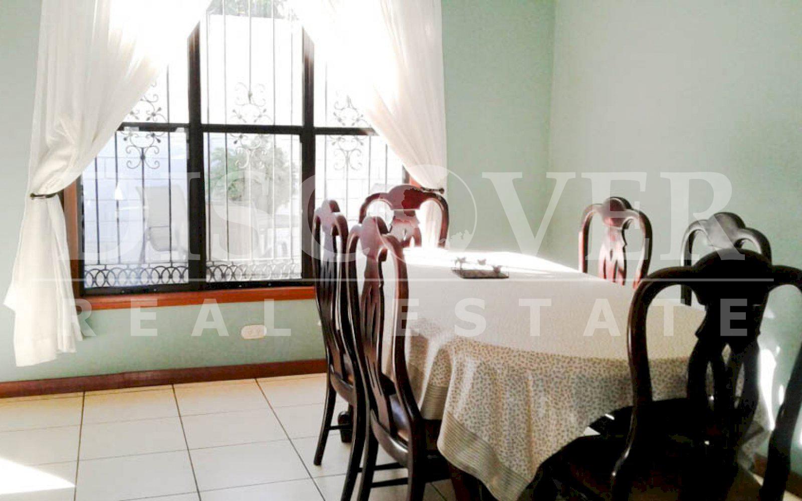 https://images.discovernica.com/propiedad/1600/preciosa_casa_venta_renta_carretera_masaya_264.037_vrs2_sala_comedor_ID11387_3.jpg