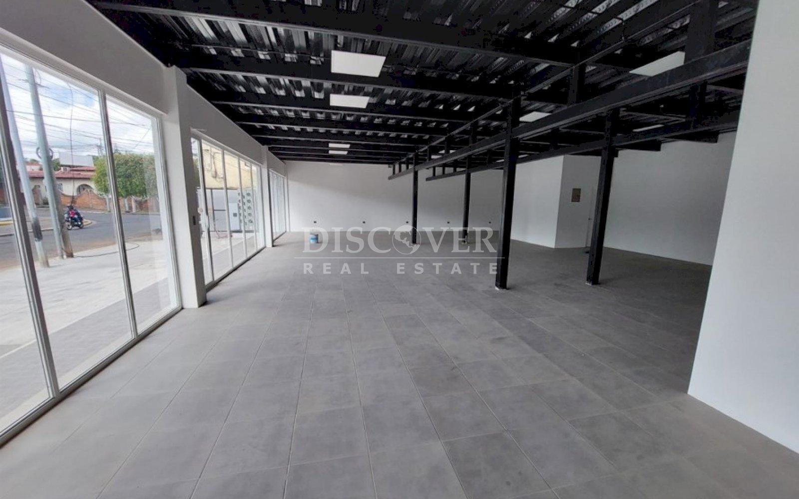  2-storey building for rent in Altamira.