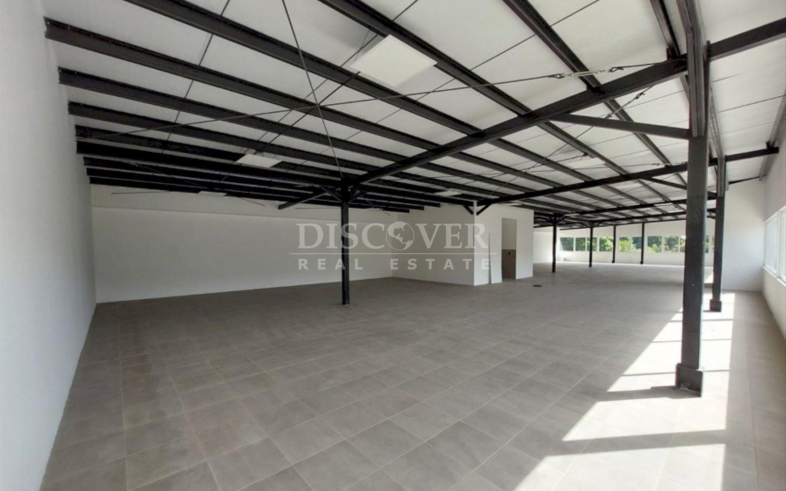  2-storey building for rent in Altamira.