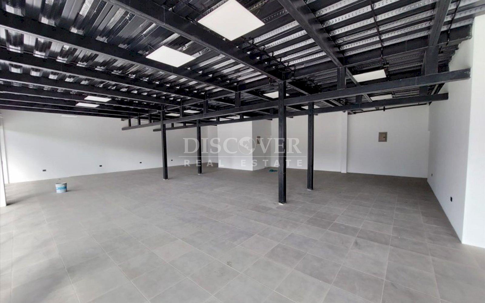  2-storey building for rent in Altamira.