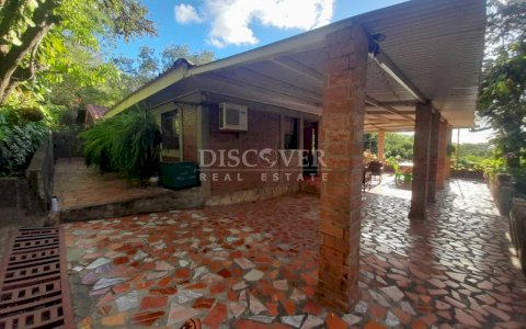  Beautiful Quinta for sale on the old road to León.