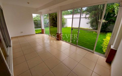 House for rent in condominium - Las Colinas