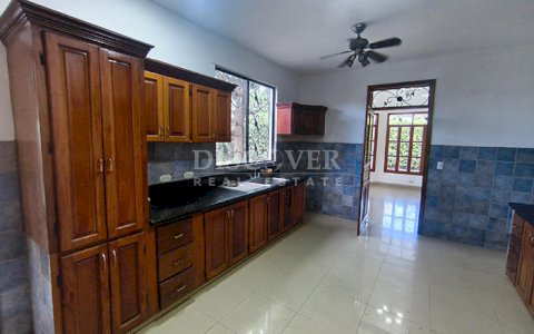 Spacious house for rent in Las Colinas